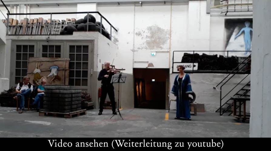 Konzertbild und Link zum Youtube-Video: Cornelia Samuelis und Martin Dehning führen "Wer sein Herz aus der Brust reisst" auf.